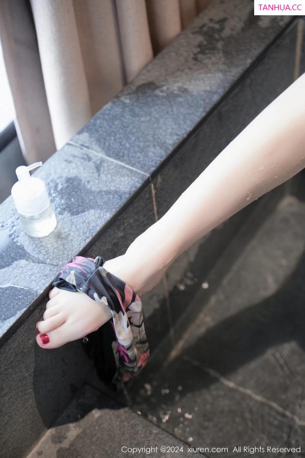  [XiuRen]高清写真图 2024.01.22 No.7996 伊雪儿 新人美腿第53张图片